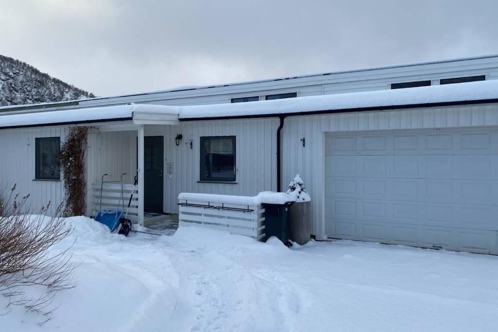 Koselig Hus Til Leie Pa Stokmarknes I Vesteralen Apartment Exterior photo